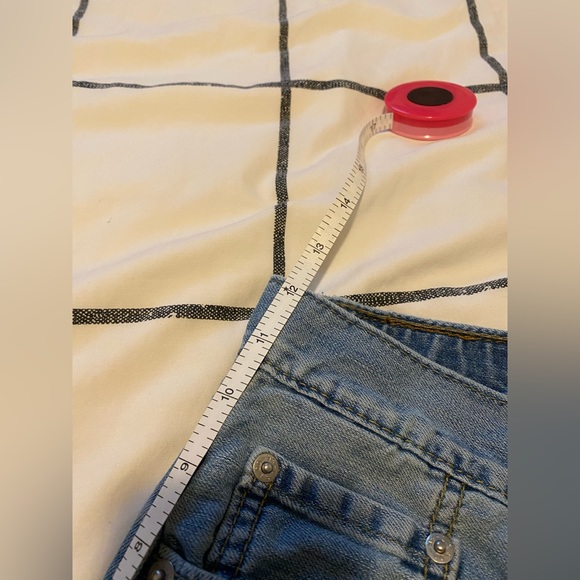 Vintage Urban Renewal Levis denim shorts! - Picture 5 of 7